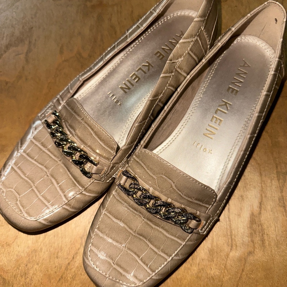 Anne Klein Taupe Croc-Embossed Loafers with Gold Chain